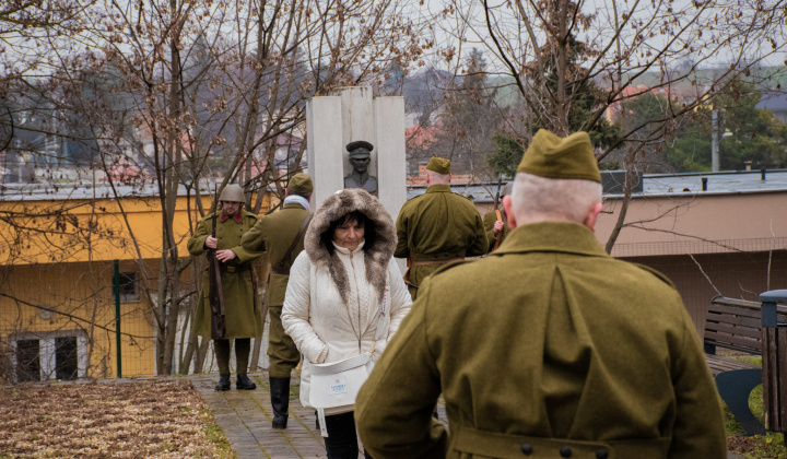 Pietny akt položenia vencov na pamätník 28.1.2023