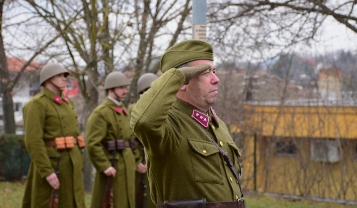 Pietny akt položenia vencov na pamätník 28.1.2023