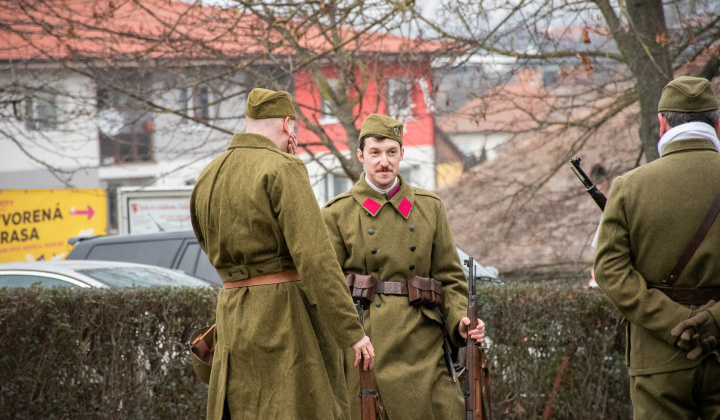 Pietny akt položenia vencov na pamätník 28.1.2023