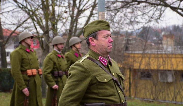 Pietny akt položenia vencov na pamätník 28.1.2023